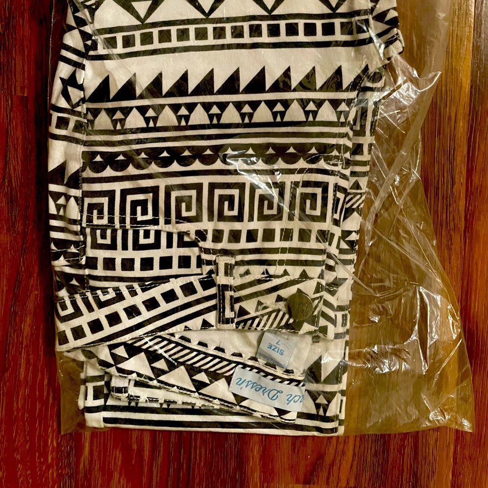 Ranch Dressn’ Aztec jeans 7 NWT